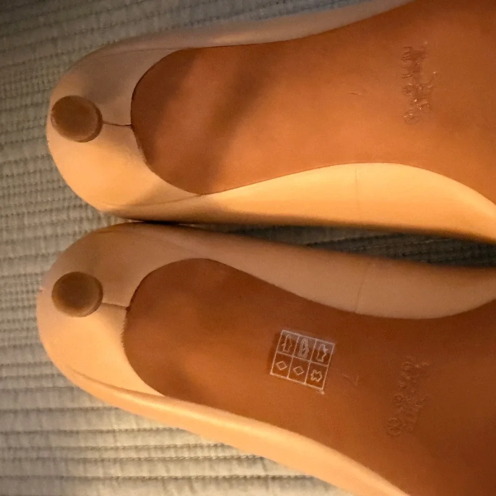 Coach Women's Waverly Tan Leather Pointed Toe Turnlock Kitten Heel Pumps Size 7B